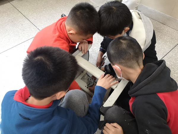 成都市列五书池学校开展“学习雷锋好榜样 共建文明典范城”的活动