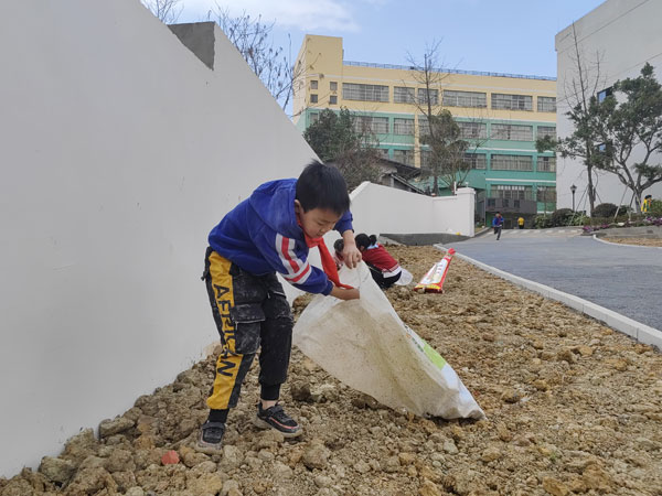 成都市双流区胜利小学开展学雷锋主题教育活动