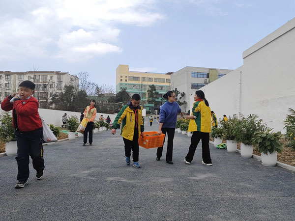 成都市双流区胜利小学开展学雷锋主题教育活动