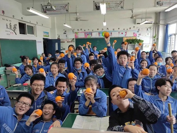 【十中•校园故事】在春天里且行且歌•何志芳——邯郸市第十中学“十佳三八红旗手校园故事锦集(一)