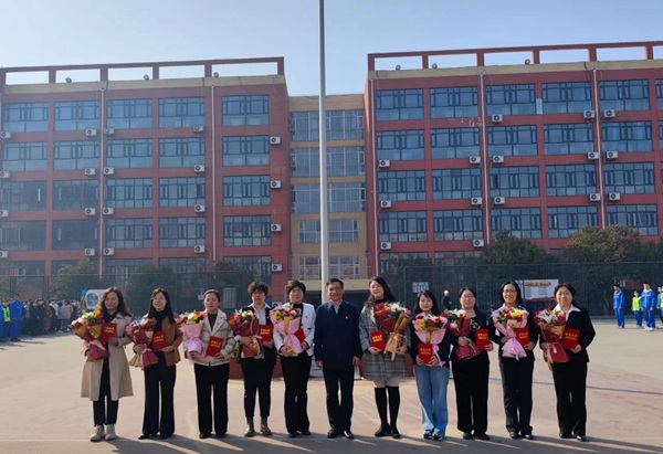 【十中•校园故事】在春天里且行且歌•何志芳——邯郸市第十中学“十佳三八红旗手校园故事锦集(一)