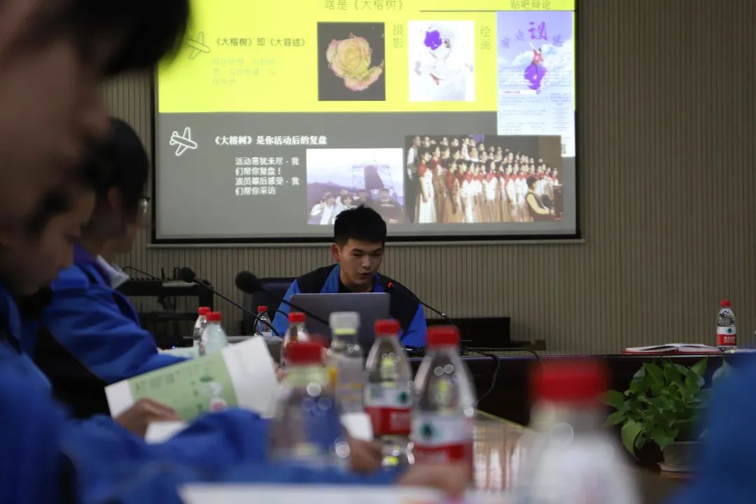 成都市第二十中学校积极组织“学雷锋”主题系列活动
