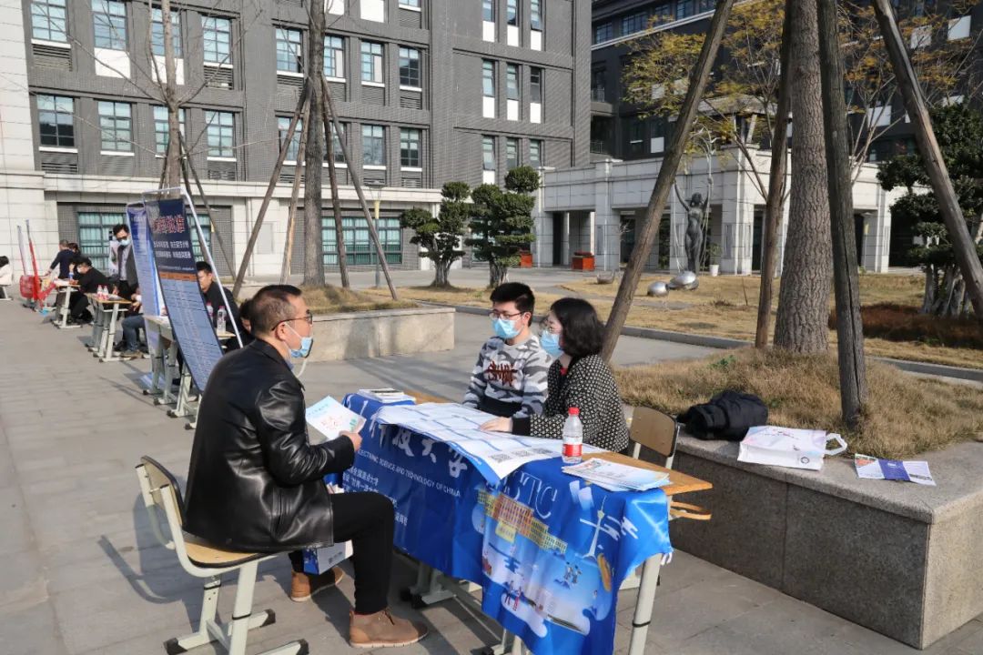 知名高校赴成都市第二十中学校开展2023年招生咨询活动