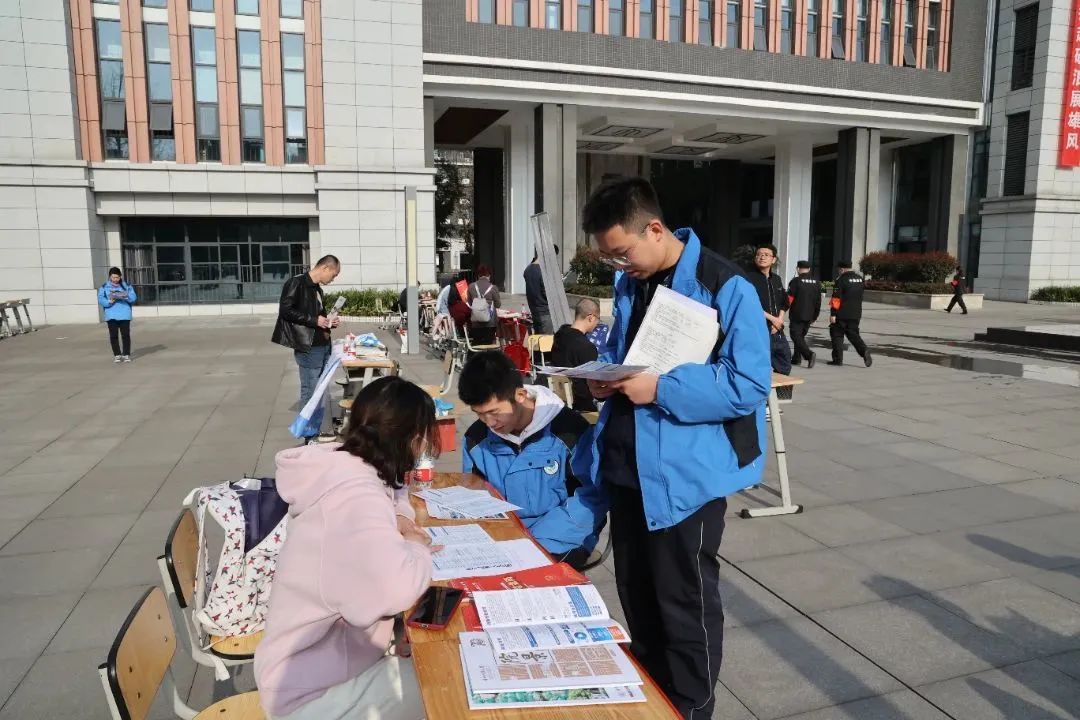 知名高校赴成都市第二十中学校开展2023年招生咨询活动