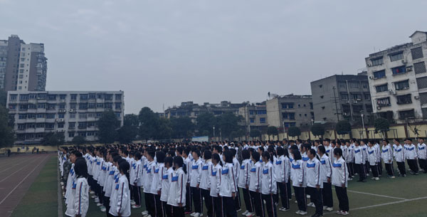 崇州市蜀城中学举行庆祝第113个“三八”国际劳动妇女节暨学雷锋活动月启动仪式