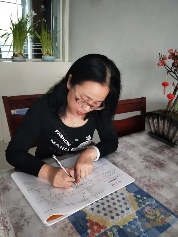 【十中•校园故事】在春天里且行且歌•梁雅英——邯郸市第十中学“十佳三八红旗手校园故事锦集(二)
