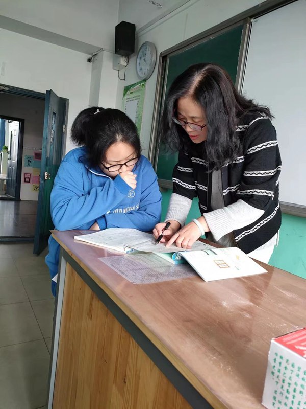 【十中•校园故事】在春天里且行且歌•梁雅英——邯郸市第十中学“十佳三八红旗手校园故事锦集(二)