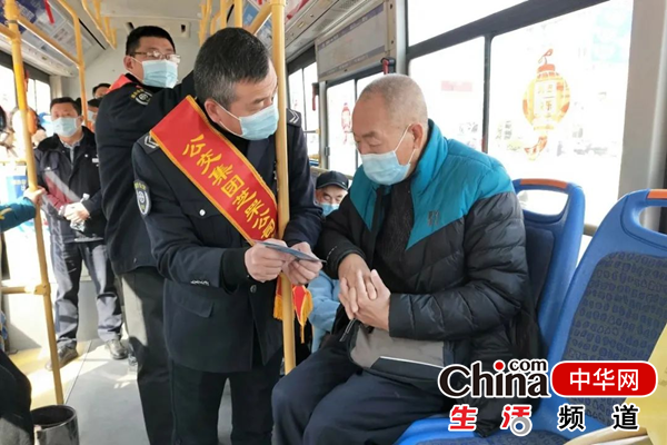 烟台公交：雷锋精神让城市的“流动名片”更闪亮