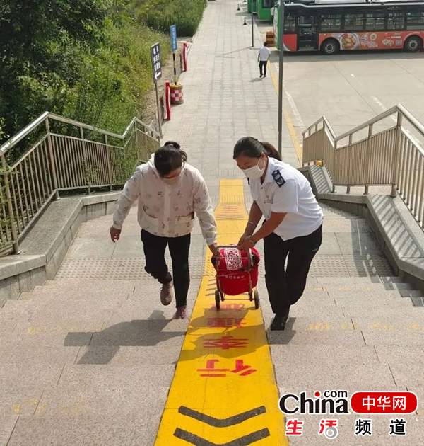 烟台公交：雷锋精神让城市的“流动名片”更闪亮