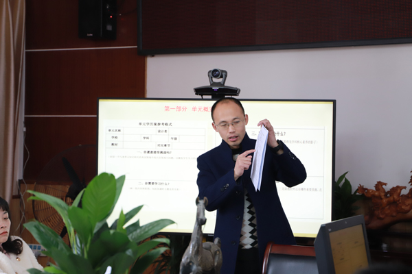 温江区金马学校召开教研组长研讨会