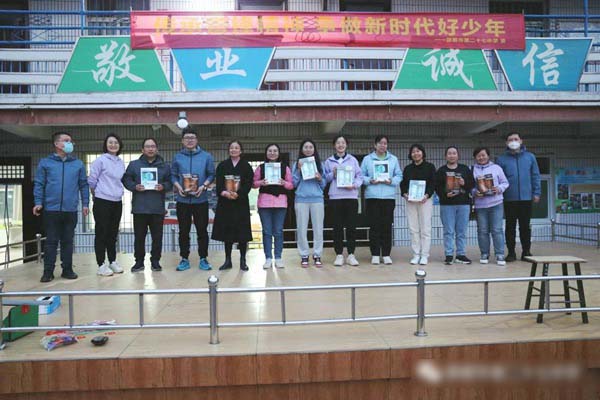 春风育桃李，巾帼展芳华——邯郸市第二十七中学庆“三八”活动侧记