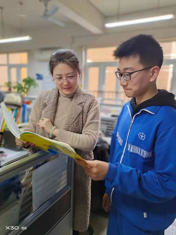 【十中 • 校园故事】在春天里且行且歌 • 陈露——邯郸市第十中学“十佳三八红旗手故事锦集 ( 五 )