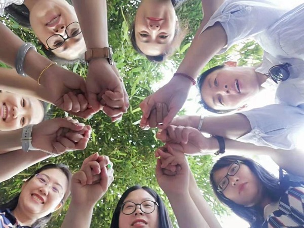 【十中 • 校园故事】在春天里且行且歌 • 陈露——邯郸市第十中学“十佳三八红旗手故事锦集 ( 五 )