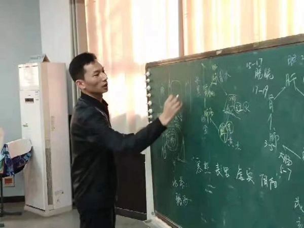 【转作风 正行风 提效能】桃李芬芳女神日 杏坛温情三八节 —邯郸市丛台区广安小学开展三八妇女节活动