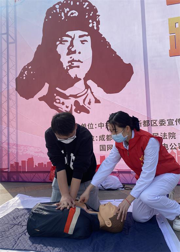 成都市新都区中医医院团委组织开展“弘扬雷锋精神，传承文明新风”学雷锋志愿服务活动