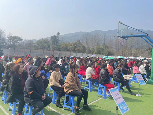 家校共育，为爱护航——彭州市永定学校召开新学期家长会