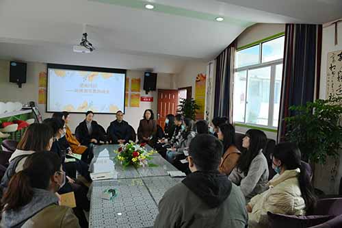 望闻问切，助推成长——彭州市实验小学师徒交流研讨会顺利开展