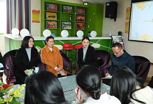 望闻问切，助推成长——彭州市实验小学师徒交流研讨会顺利开展