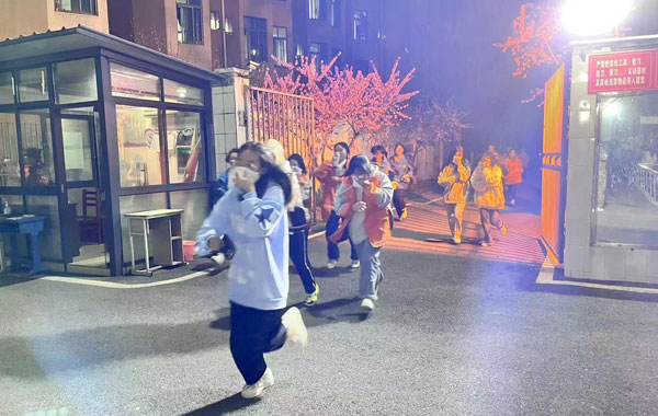 成都市工程职业技术学校开展住校生宿舍消防应急疏散演练活动