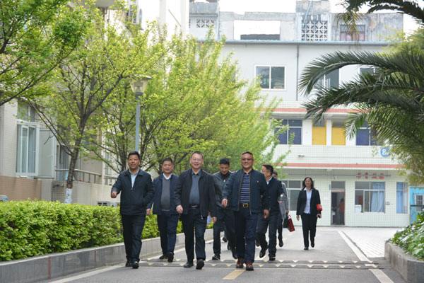 四川省阿坝州民族高级中学和崇州市蜀城中学校际交流活动