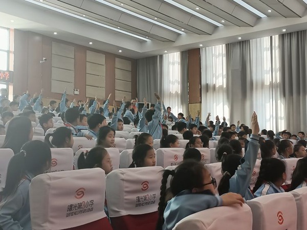 笔情画韵弘国萃 翰墨凝香润童心—书画公益行活动走进邯郸市丛台区曙光第三小学