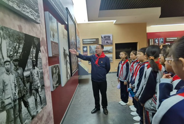 缅怀先烈志 共铸中华魂---邯郸市丛台区连城小学党支部4月主题党日活动