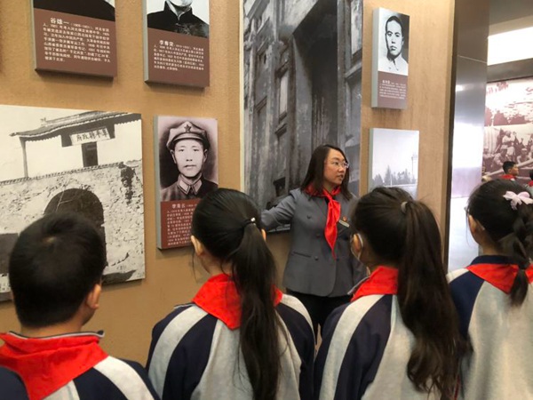 缅怀先烈志 共铸中华魂---邯郸市丛台区连城小学党支部4月主题党日活动