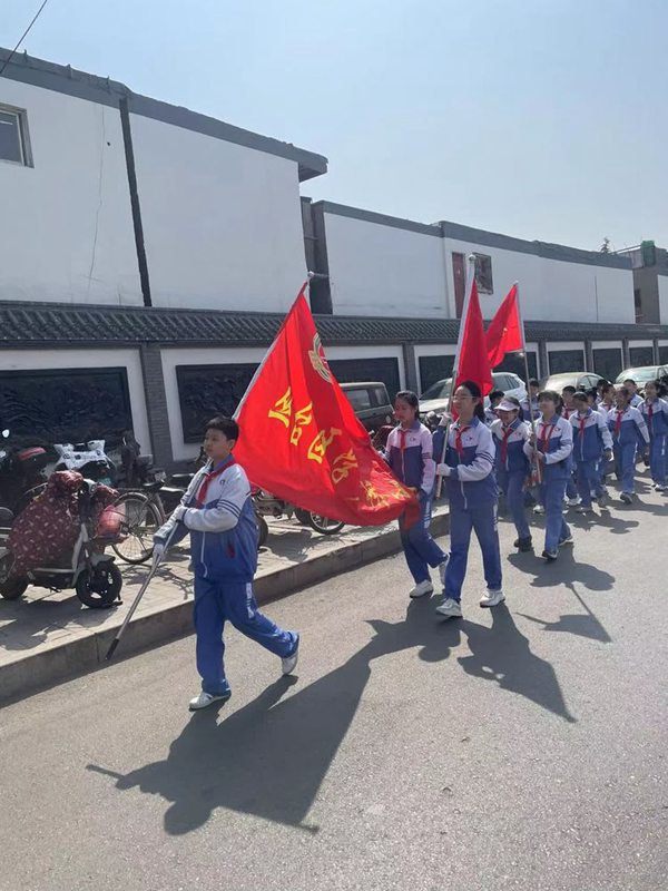 【转作风 正行风 提效能】追寻先烈足迹 传承红色基因——邯郸市丛台区学步桥小学开展清明祭英烈主题活动