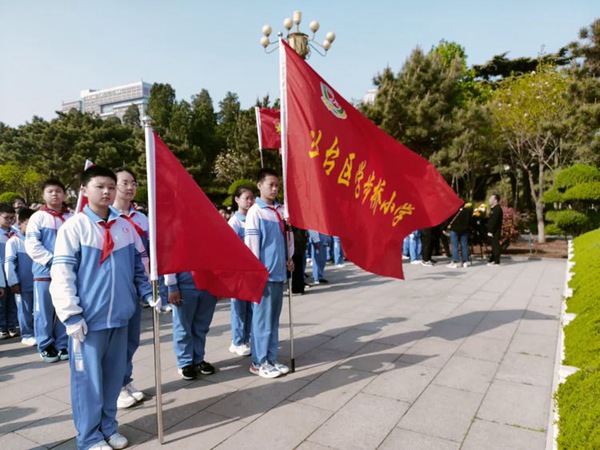 【转作风 正行风 提效能】追寻先烈足迹 传承红色基因——邯郸市丛台区学步桥小学开展清明祭英烈主题活动