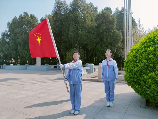 【转作风 正行风 提效能】追寻先烈足迹 传承红色基因——邯郸市丛台区学步桥小学开展清明祭英烈主题活动