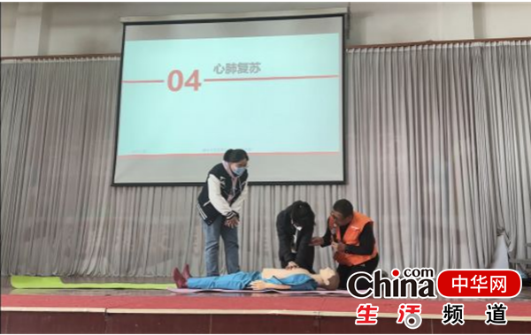 烟台经济技术开发区古现中心小学举行防溺水实操演练公益活动