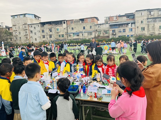 科技改变生活 阅读点亮未来