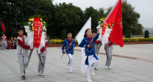 清明祭英烈  丰碑励童心——东坡区眉师附小开展清明节祭祀扫墓活动