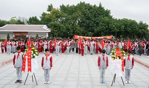 清明祭英烈  丰碑励童心——东坡区眉师附小开展清明节祭祀扫墓活动