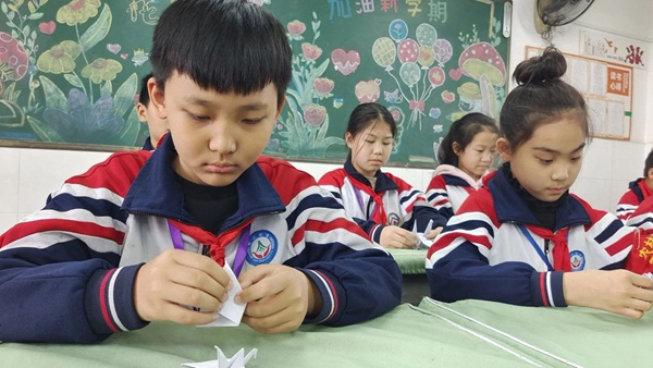 【农小慧生活】追忆先烈精神 励志征程奋斗——邯郸市邯山区农林路小学开展清明爱国主义教育活动