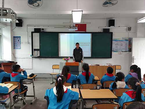 思文永诚小学携手彭州市规划和自然资源局、白鹿政府安监办开展地质灾害科普知识宣讲培训活动