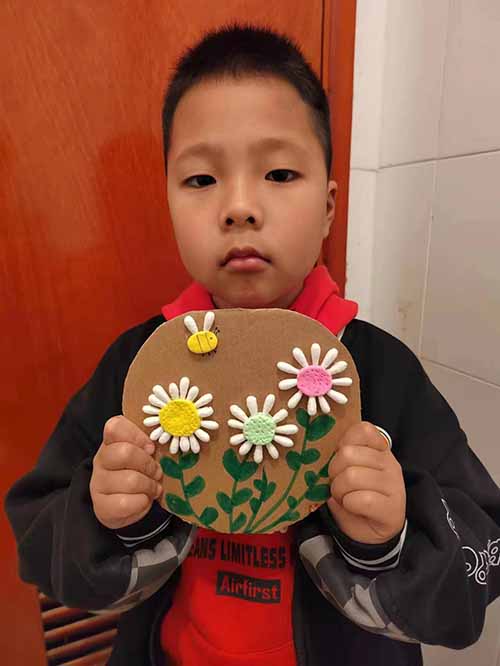 彭州市九尺小学：清明时节寄哀思 英烈精神励今人