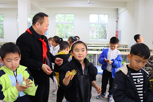 彭州市九尺小学：清明时节寄哀思 英烈精神励今人