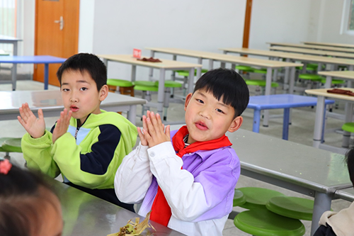 彭州市九尺小学：清明时节寄哀思 英烈精神励今人