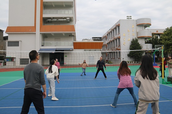 金堂县实验小学举行教职工气排球比赛