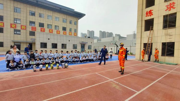 【转作风 正行风 提效能】消防零距离，致敬“火焰蓝”——邯郸市丛台区曙光第四小学社会实践活动