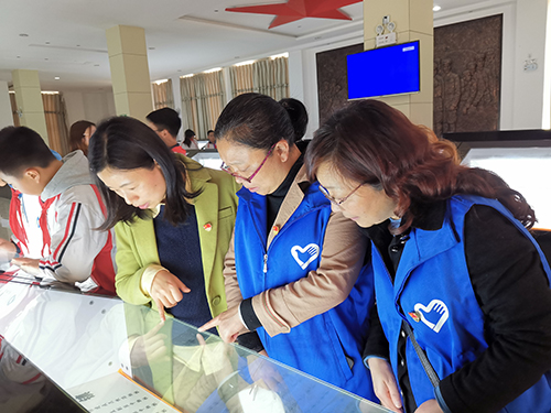 保护秀美山川 清明文明祭扫——彭州市隆丰中学党支部4月志愿者服务活动