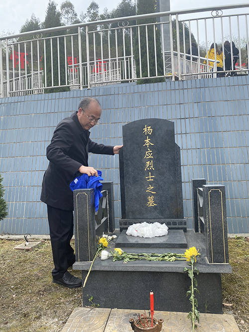 保护秀美山川 清明文明祭扫——彭州市隆丰中学党支部4月志愿者服务活动