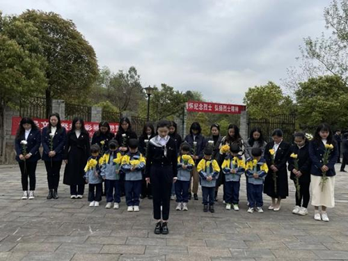 彭州市机关幼儿园开展清明节主题党团日活动
