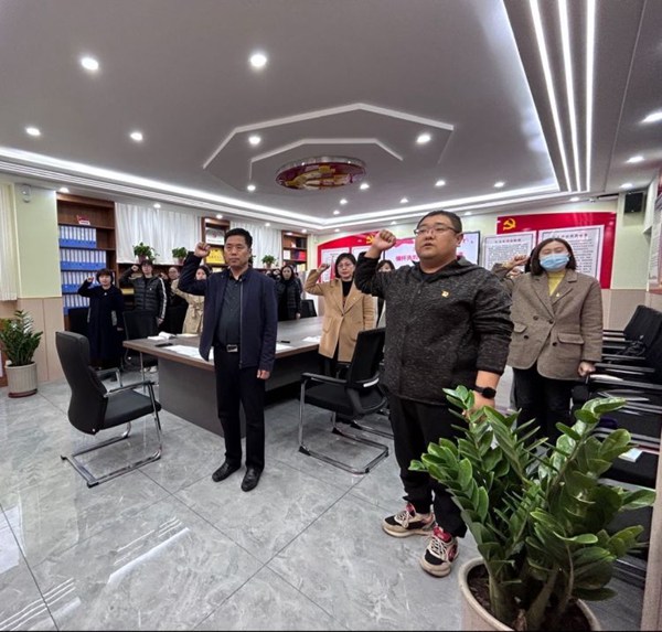 “缅怀先烈志，共铸英烈魂”邯郸市丛台区展览路小学党支部4月份主题党日活动