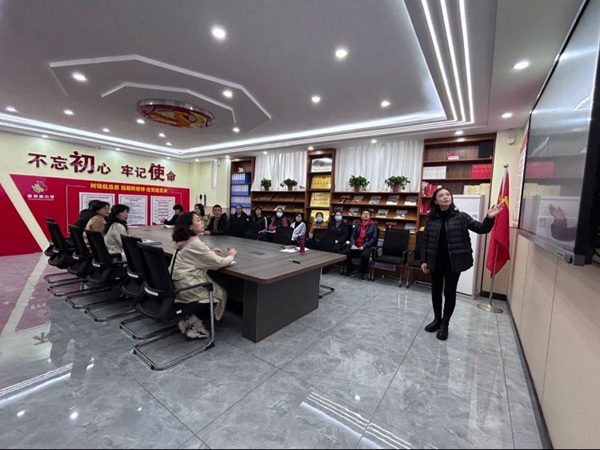 “缅怀先烈志，共铸英烈魂”邯郸市丛台区展览路小学党支部4月份主题党日活动