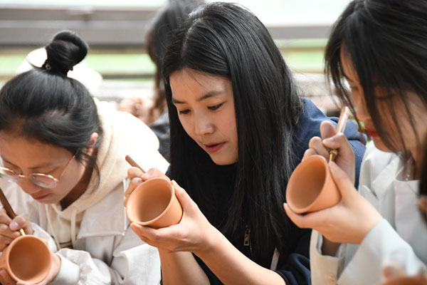成都市双流区胜利小学开展工会主题活动
