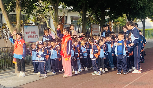 彭州航空动力园区实验小学：幼小互动  感悟成长