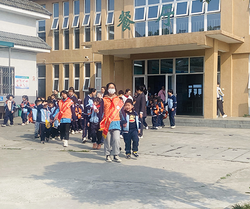 彭州航空动力园区实验小学：幼小互动  感悟成长