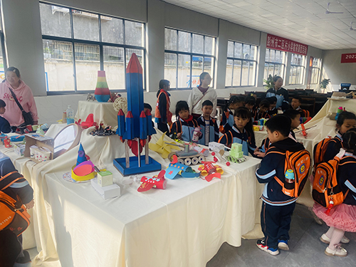 彭州航空动力园区实验小学：幼小互动  感悟成长